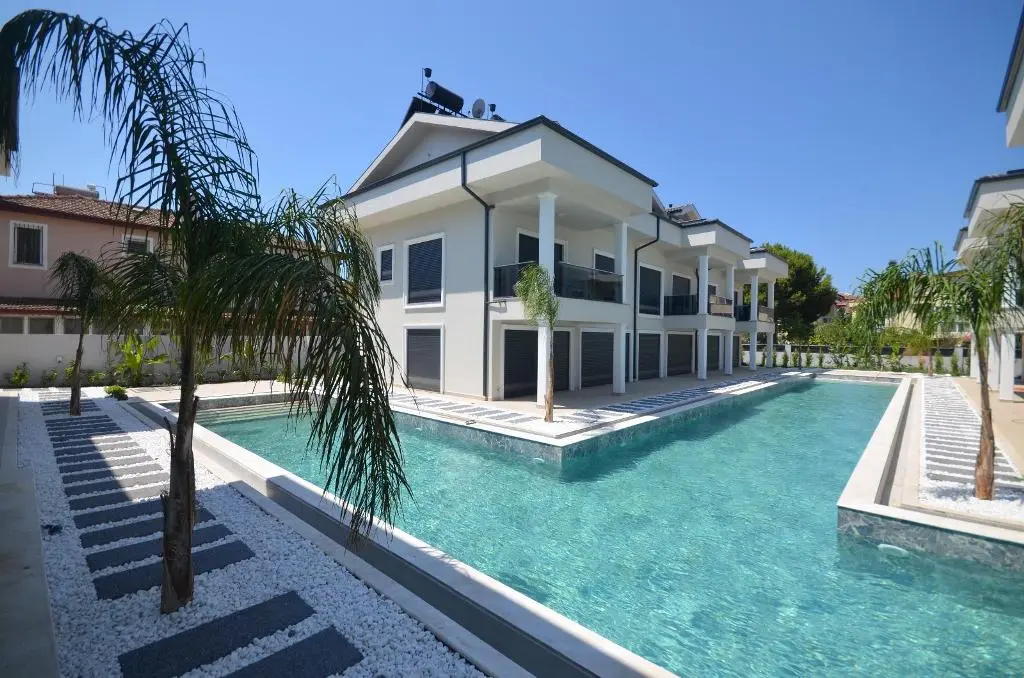 Calis real estate